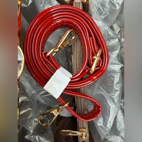 LA Terre Elegant Handbag - Picture 7 of 8